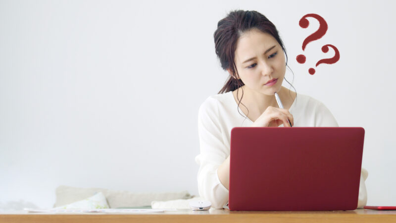 女性/ノートパソコン/はてな